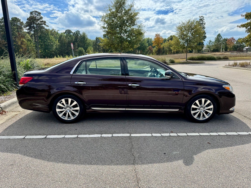 2011 Toyota Avalon Image 4