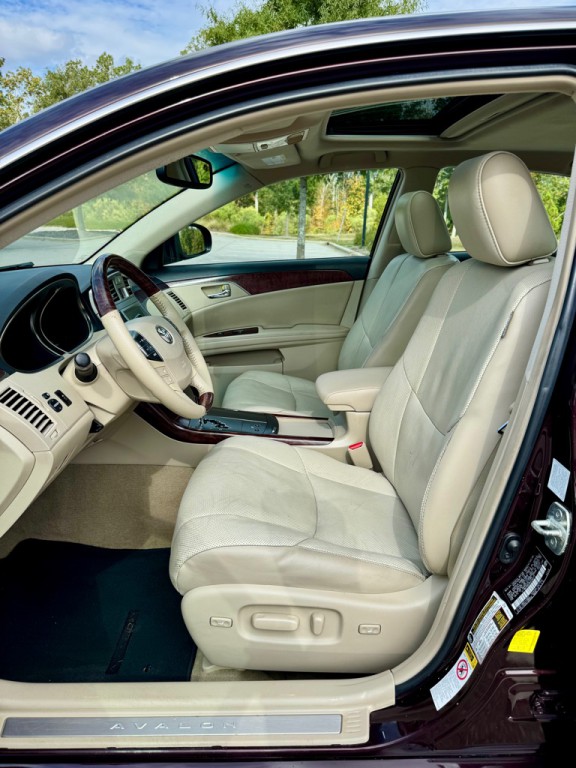 2011 Toyota Avalon Image 10