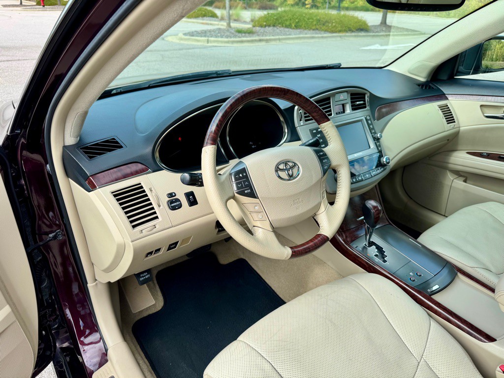2011 Toyota Avalon Image 11