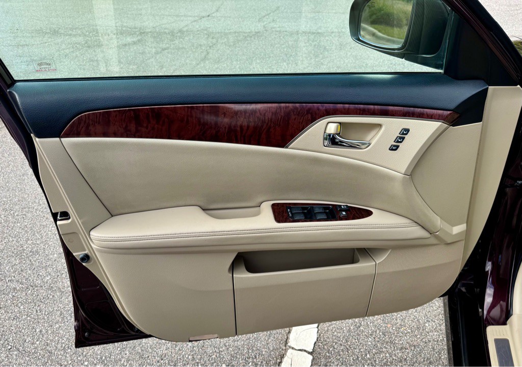 2011 Toyota Avalon Image 12