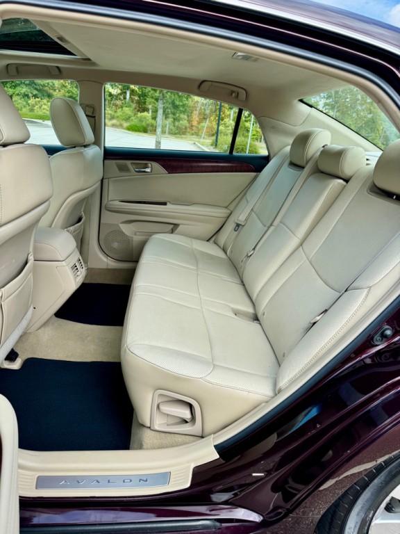 2011 Toyota Avalon Image 13