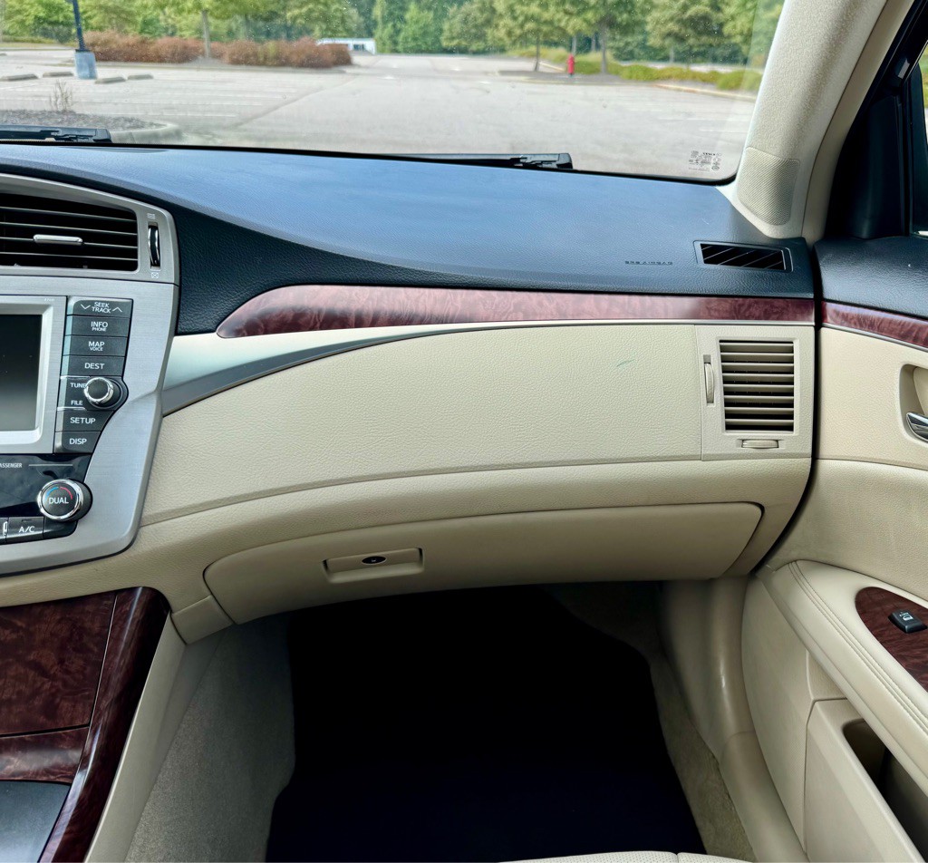 2011 Toyota Avalon Image 20