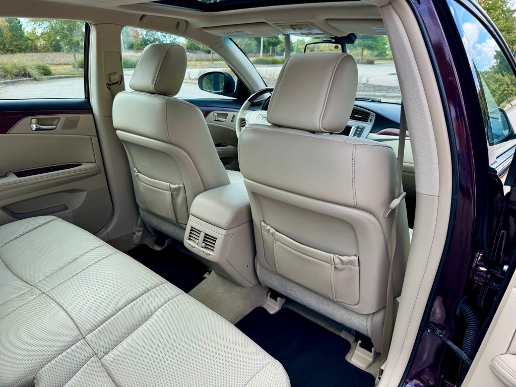 2011 Toyota Avalon Image 23
