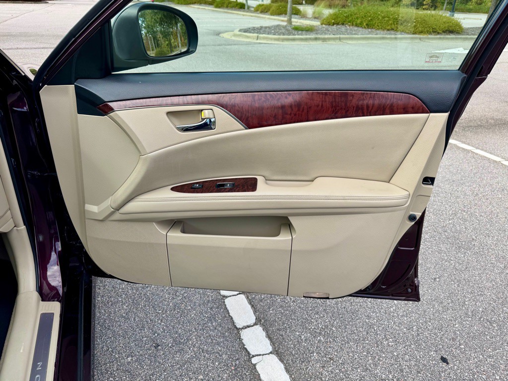 2011 Toyota Avalon Image 28