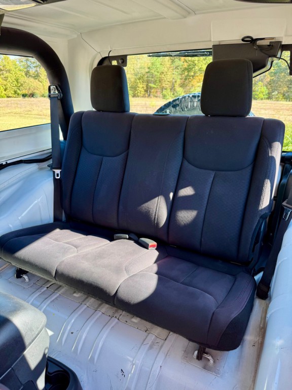 2015 Jeep Wrangler Image 12