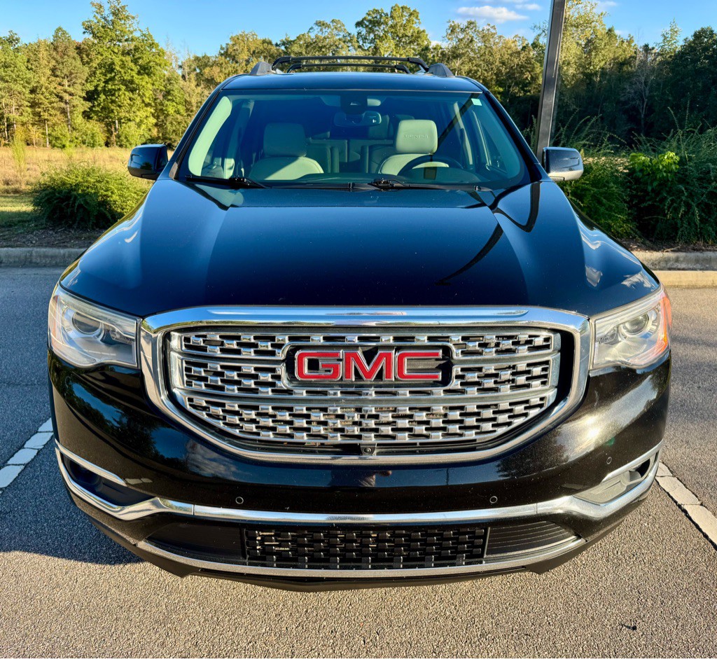 2017 GMC Acadia Image 2
