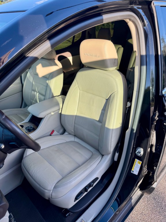 2017 GMC Acadia Image 10