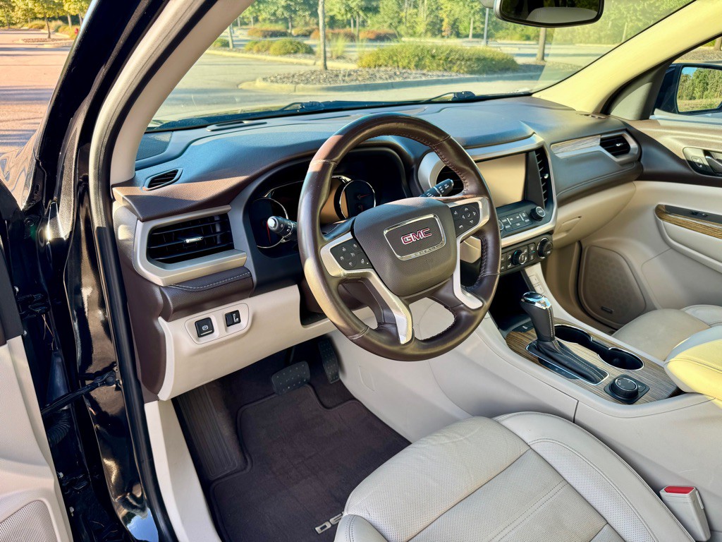 2017 GMC Acadia Image 12