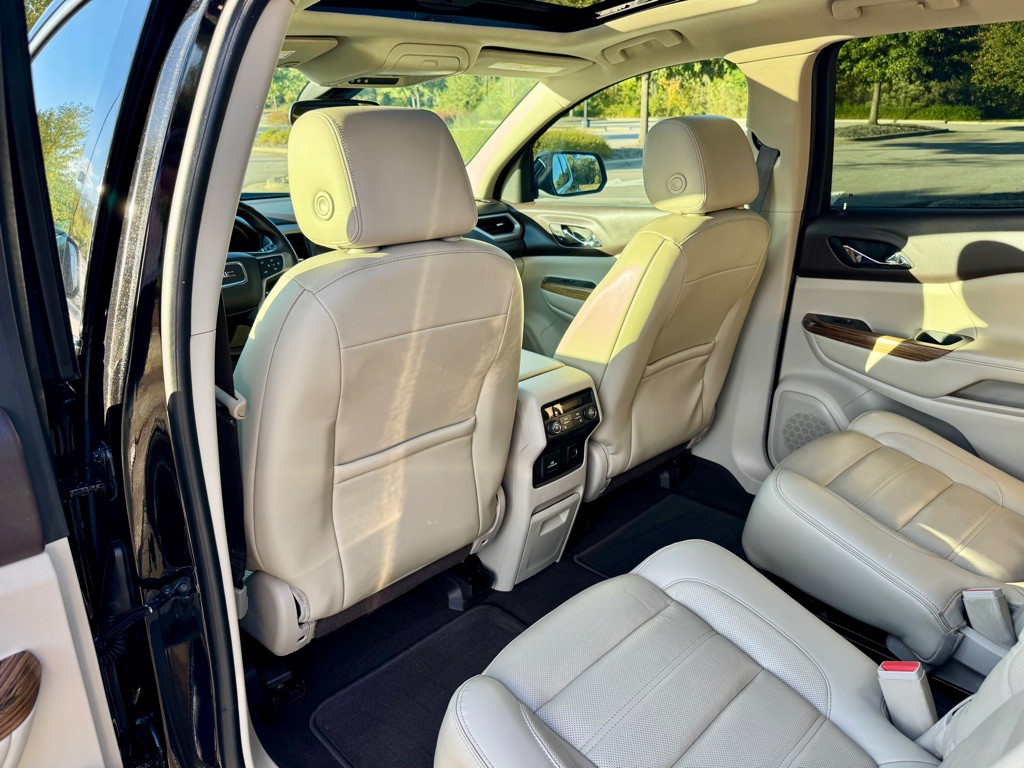 2017 GMC Acadia Image 16