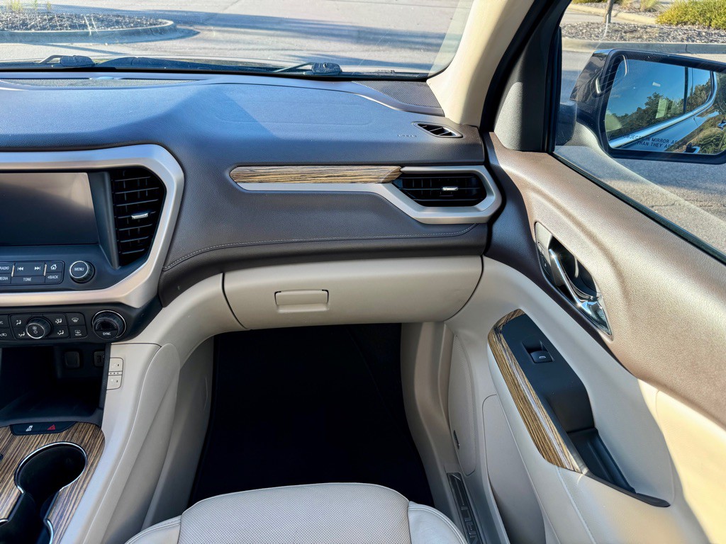 2017 GMC Acadia Image 23