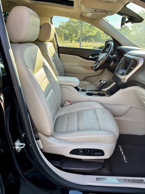 2017 GMC Acadia Image 28