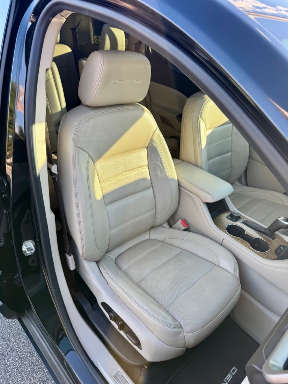 2017 GMC Acadia Image 29