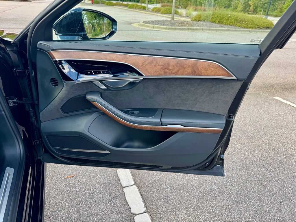 2020 Audi A8 Image 30