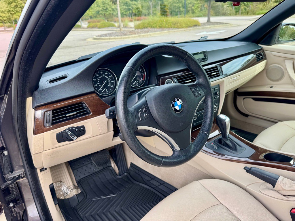 2009 BMW 3 Series Image 12