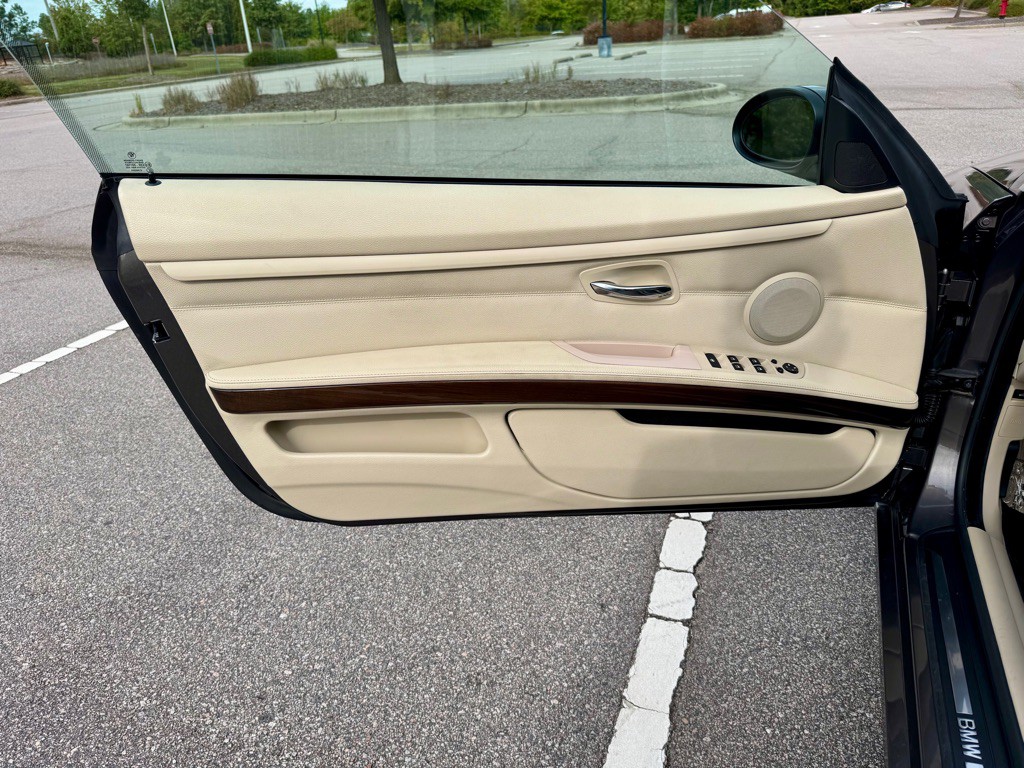 2009 BMW 3 Series Image 14