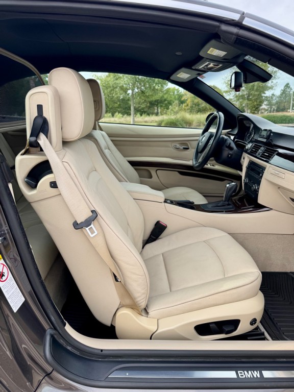 2009 BMW 3 Series Image 15