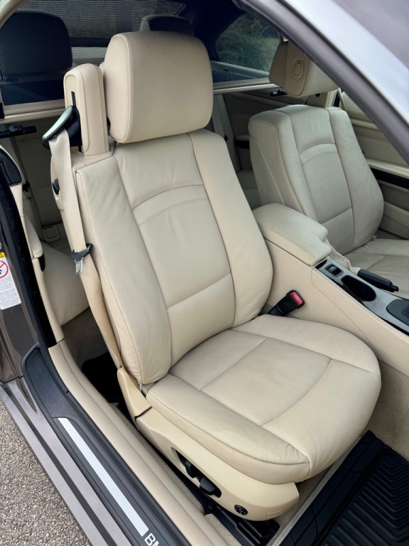 2009 BMW 3 Series Image 16