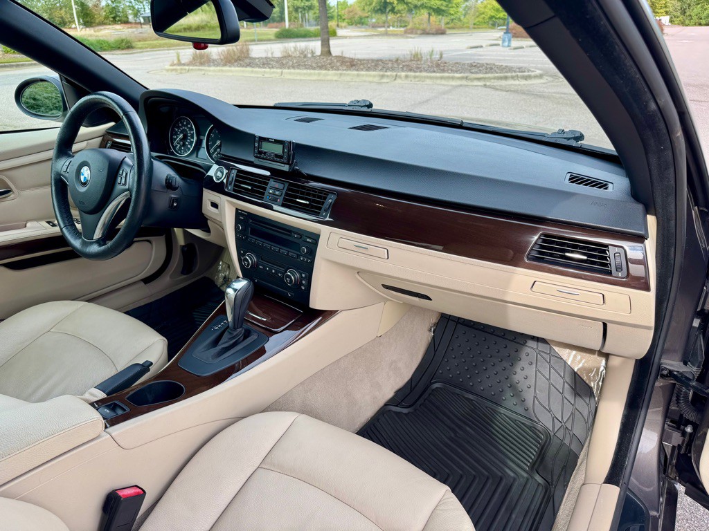 2009 BMW 3 Series Image 17