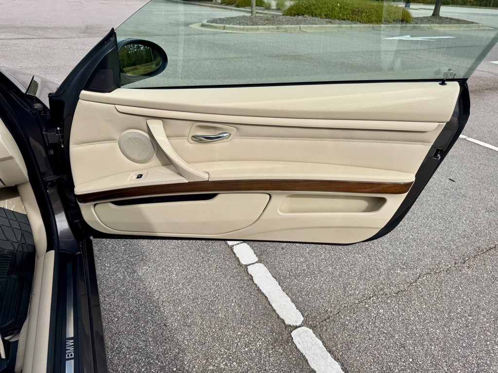 2009 BMW 3 Series Image 18