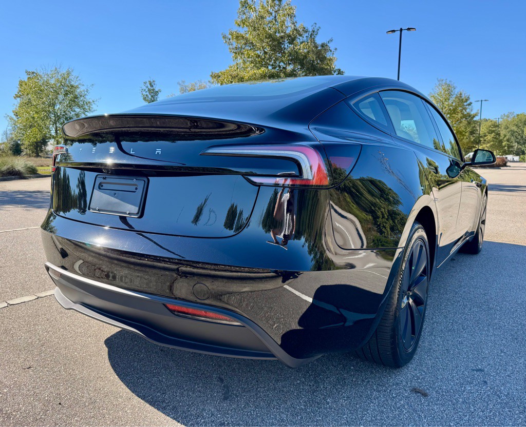 2025 Tesla Model 3 Image 5
