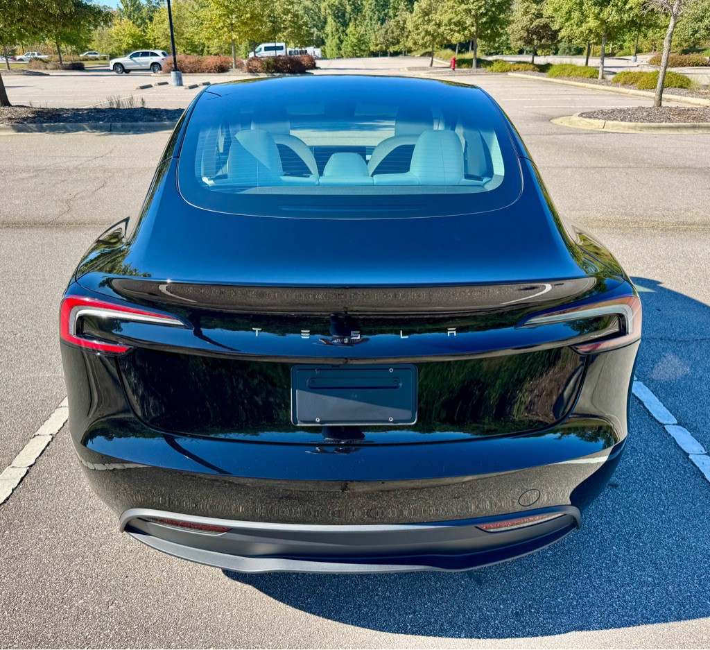 2025 Tesla Model 3 Image 6