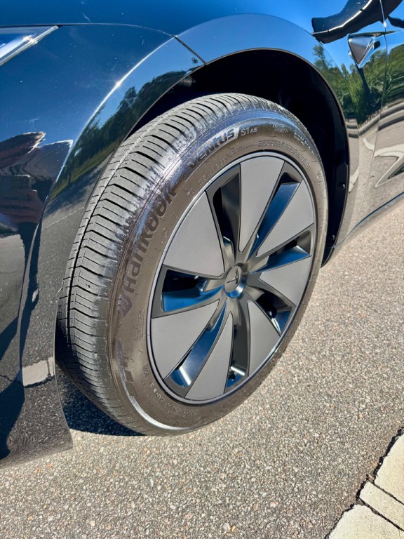 2025 Tesla Model 3 Image 9