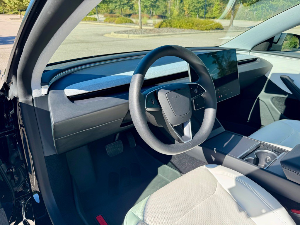 2025 Tesla Model 3 Image 12