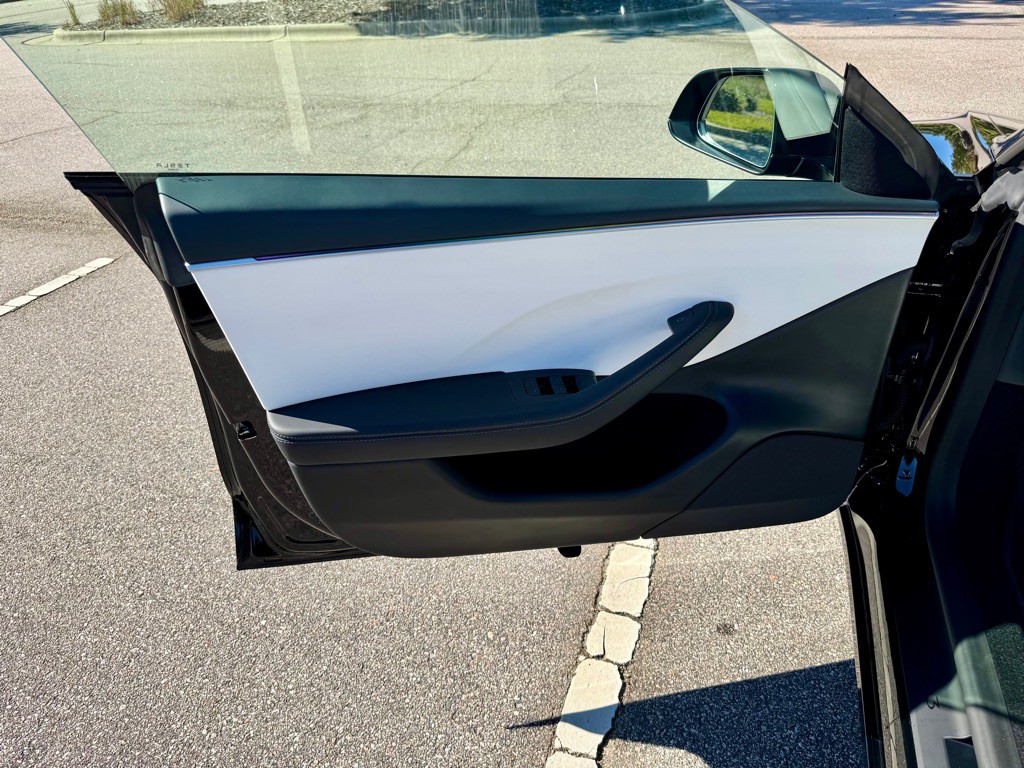 2025 Tesla Model 3 Image 13