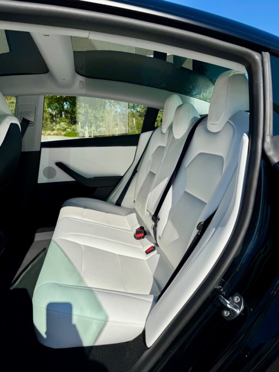 2025 Tesla Model 3 Image 14