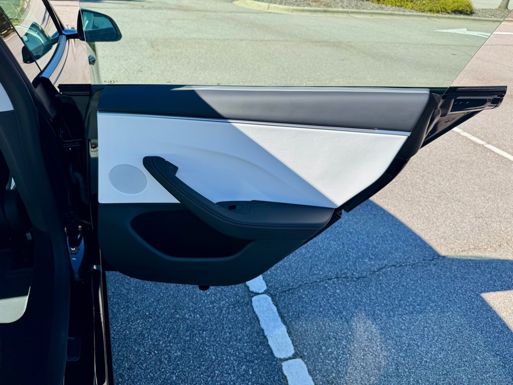 2025 Tesla Model 3 Image 25