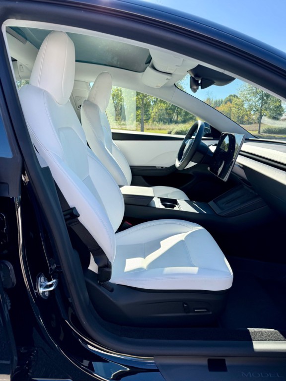 2025 Tesla Model 3 Image 26