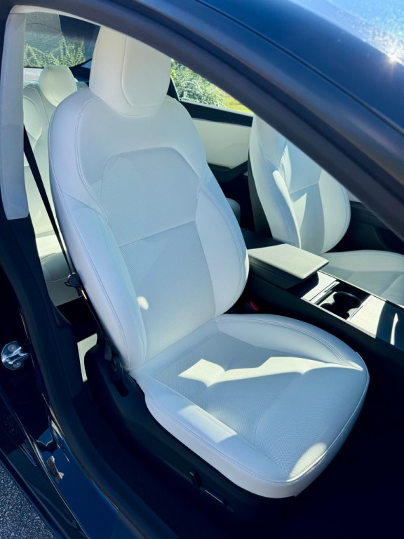 2025 Tesla Model 3 Image 27