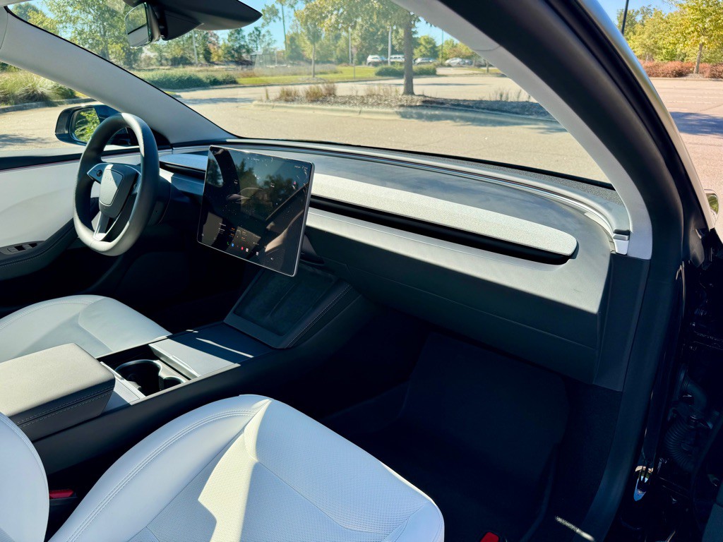 2025 Tesla Model 3 Image 28