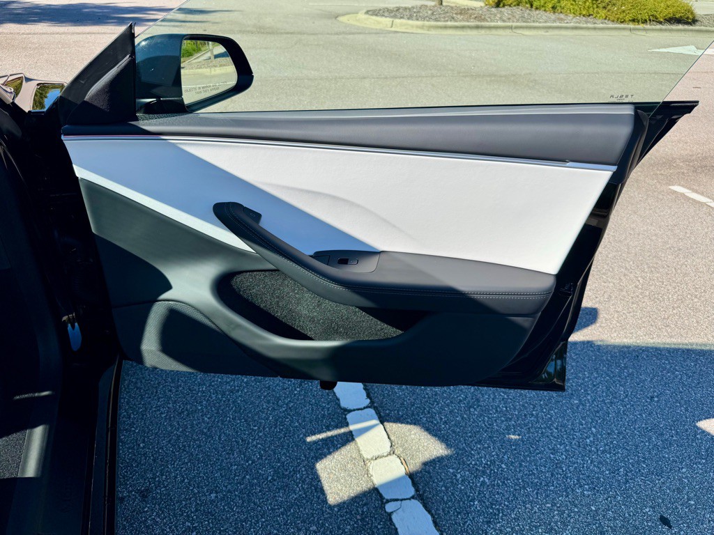 2025 Tesla Model 3 Image 29