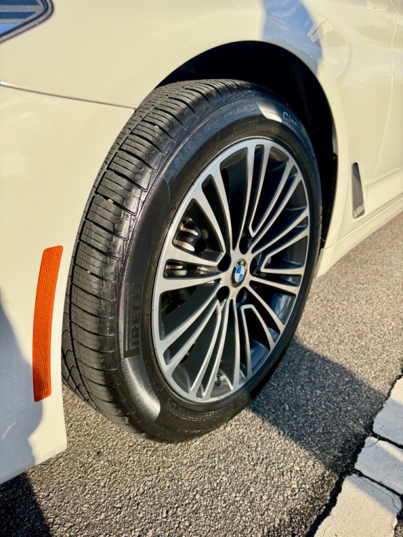 2019 BMW 5 Series Image 9