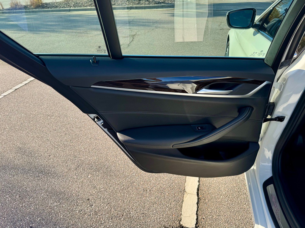 2019 BMW 5 Series Image 17