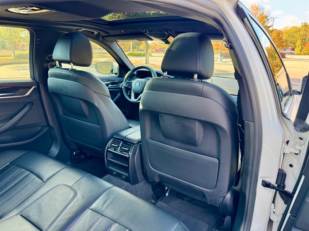 2019 BMW 5 Series Image 24