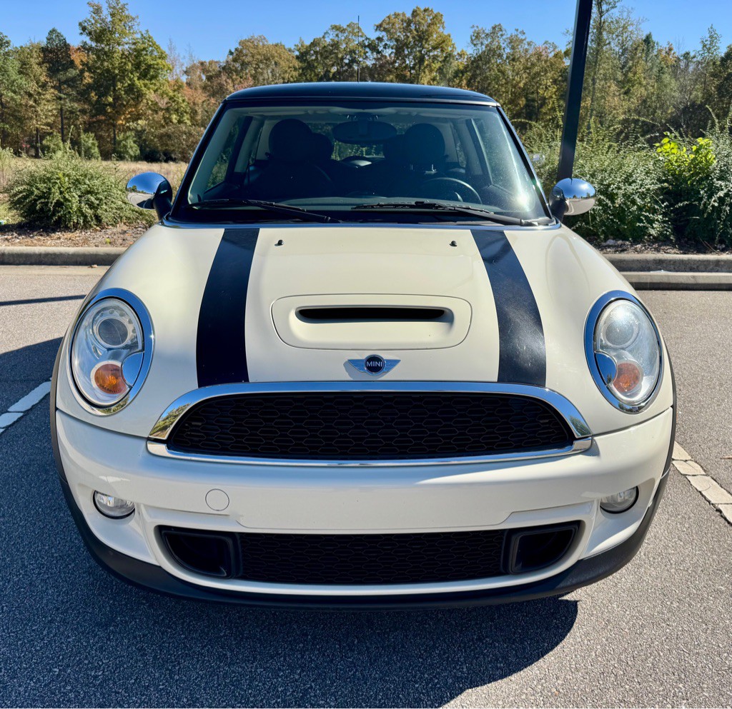 2011 MINI Cooper Image 2