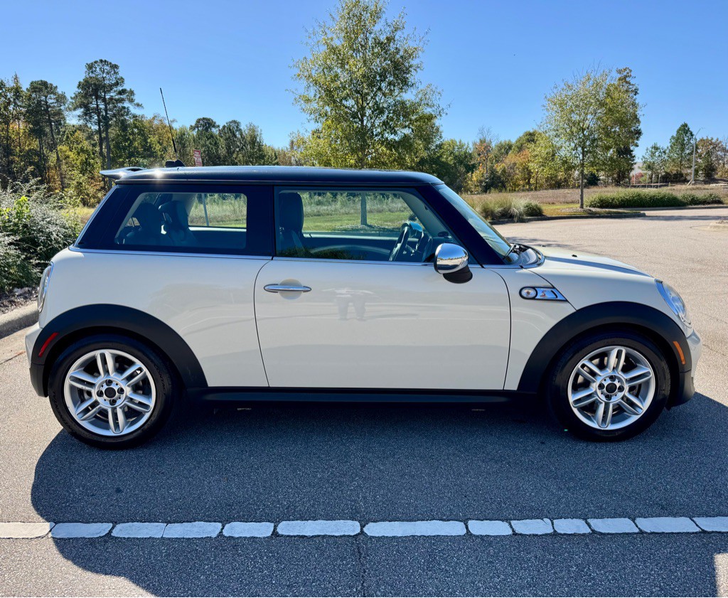 2011 MINI Cooper Image 4