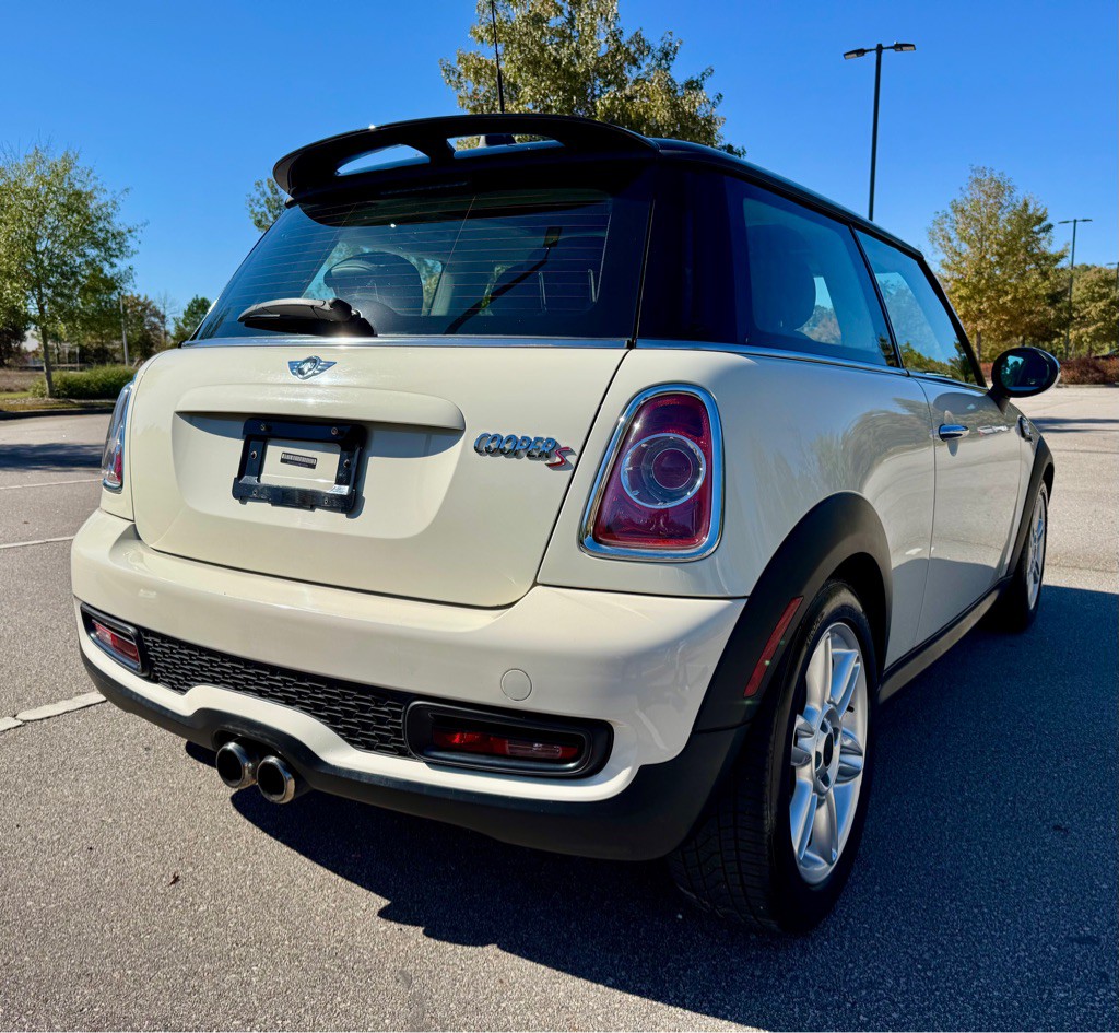 2011 MINI Cooper Image 5