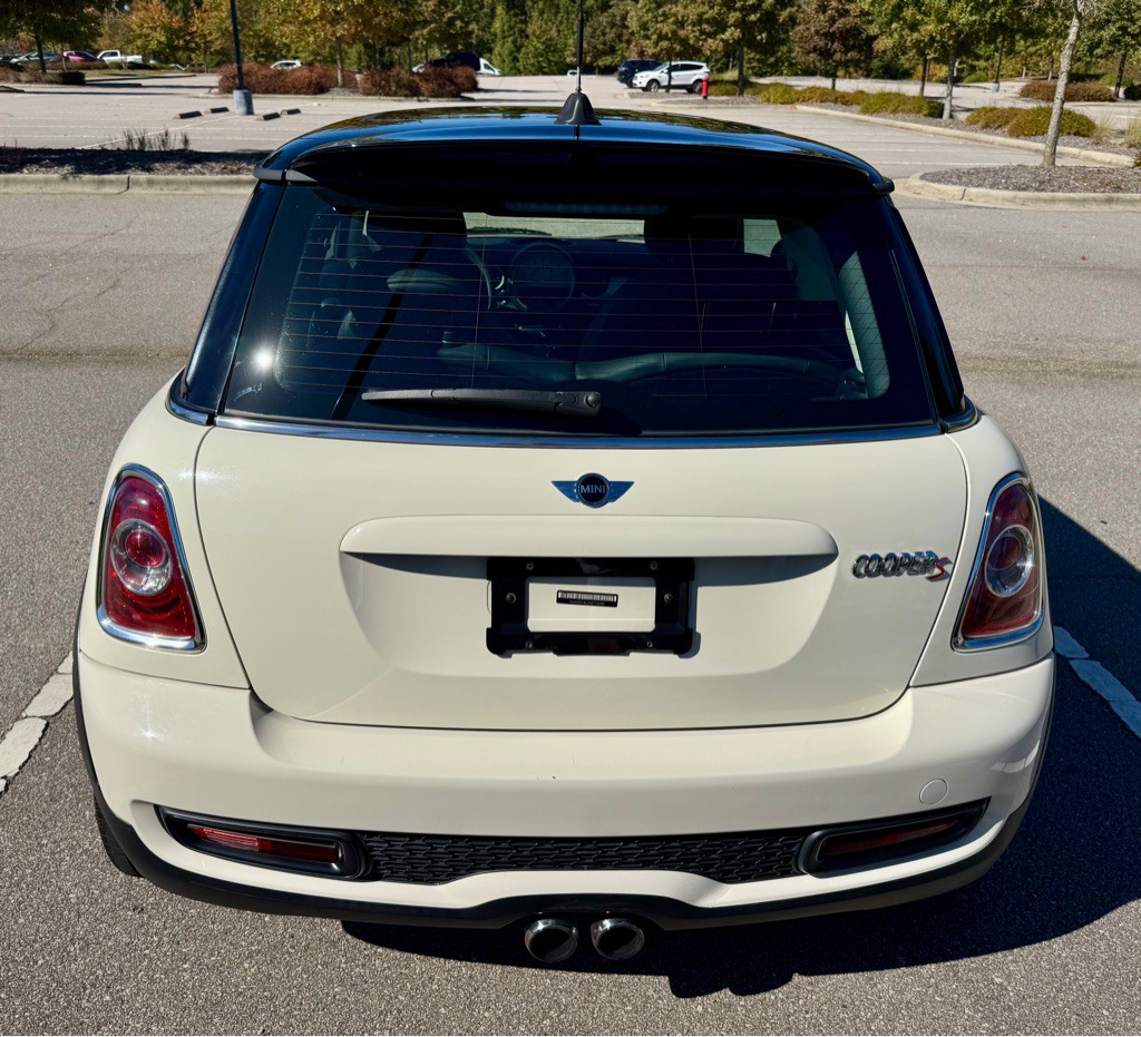 2011 MINI Cooper Image 6