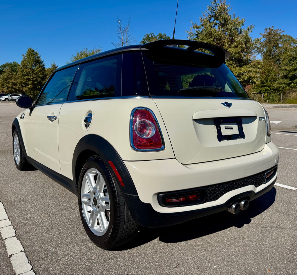 2011 MINI Cooper Image 7