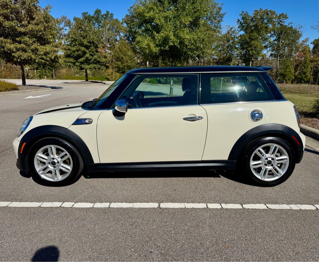 2011 MINI Cooper Image 8
