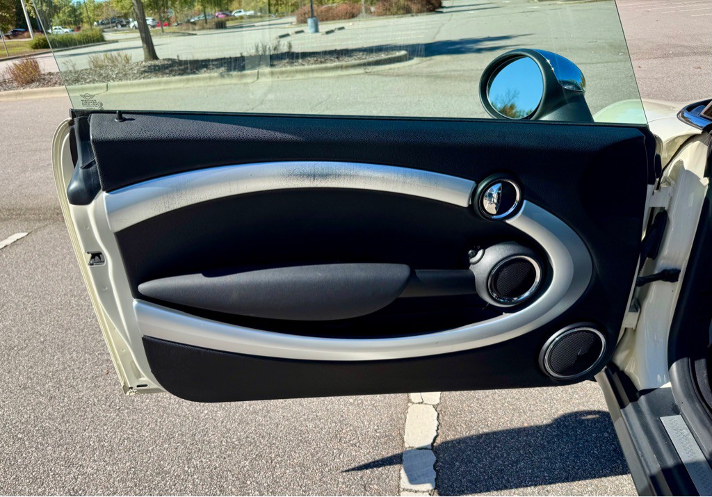 2011 MINI Cooper Image 13