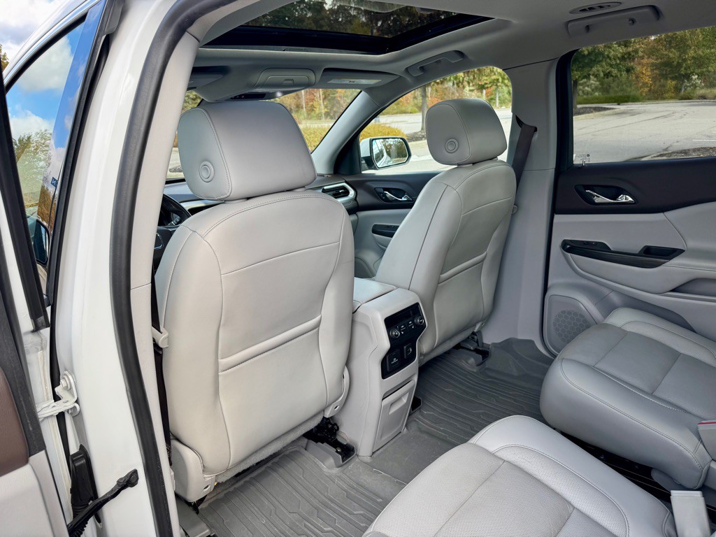 2019 GMC Acadia Image 16