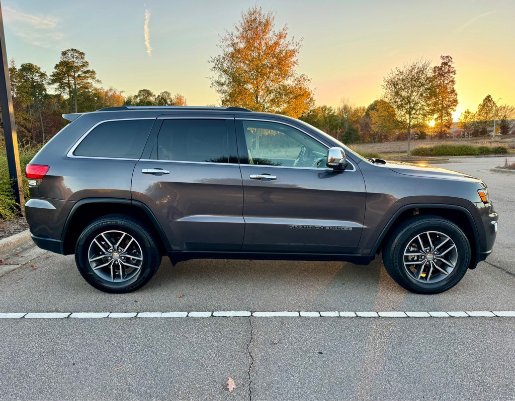 2017 Jeep Grand Cherokee Image 4