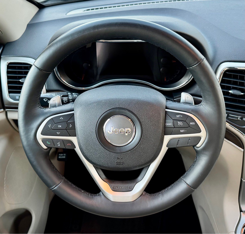 2017 Jeep Grand Cherokee Image 17