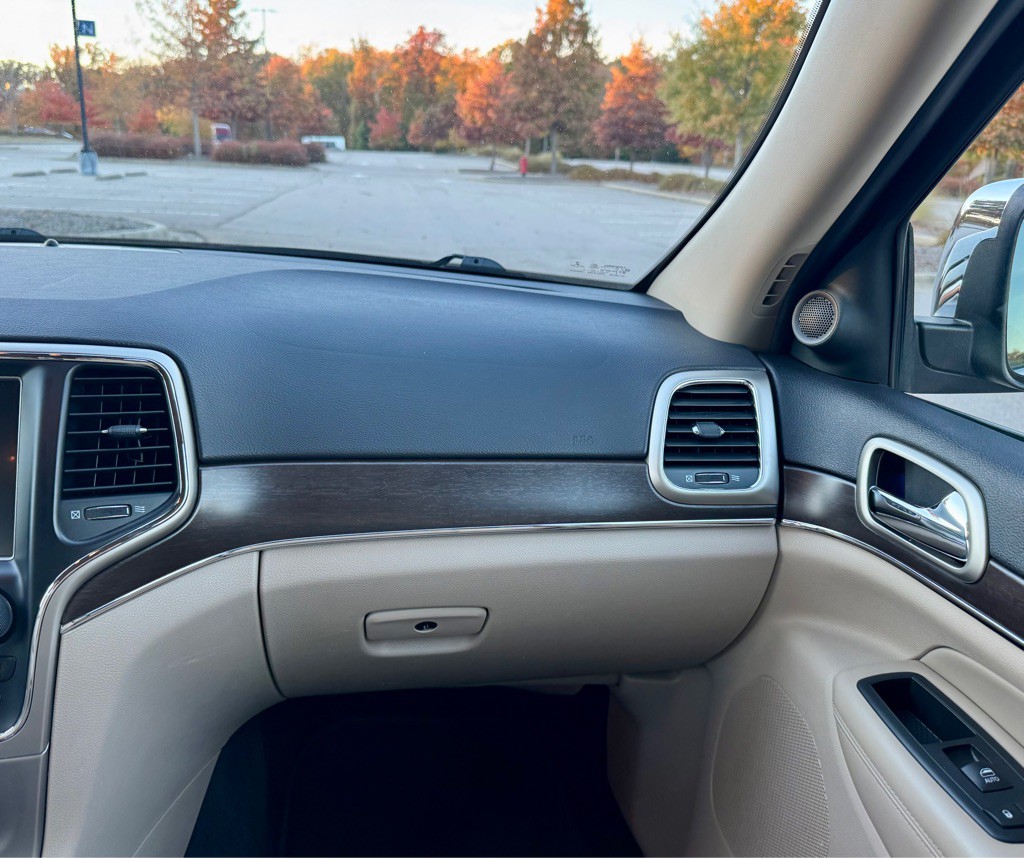 2017 Jeep Grand Cherokee Image 19