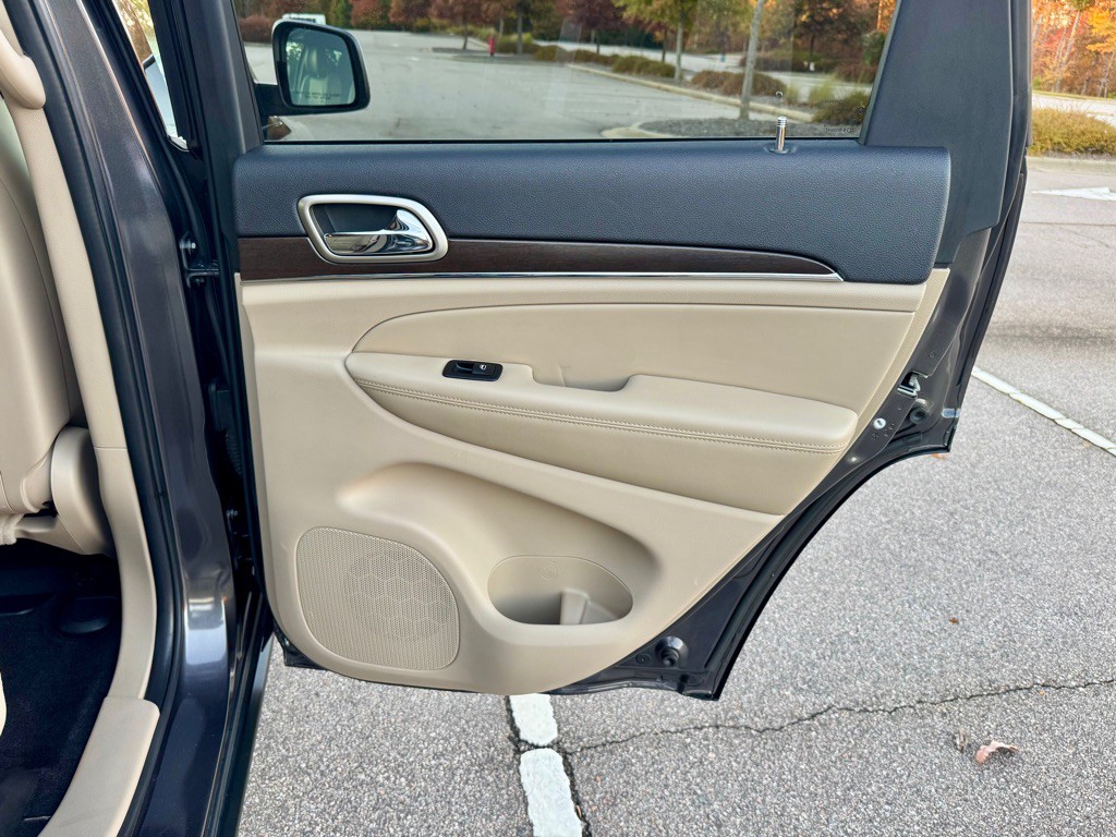 2017 Jeep Grand Cherokee Image 23