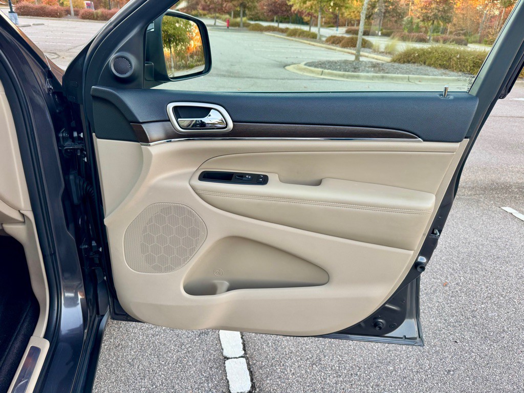 2017 Jeep Grand Cherokee Image 27